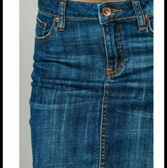 ðDistressed jean skirt ð..NO OFFERS! - Picture 3 of 4